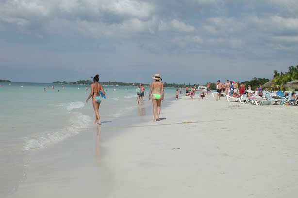 A Photo Walk along Negril's Famous Seven Mile Beach - Negril Travel Guide, Negril Jamaica WI - http://www.negriltravelguide.com - info@negriltravelguide.com...!