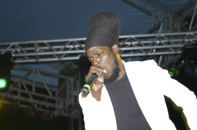 Performers/Artist in (?????) @  Rebel Salute 2005 - Saturday, January 15 2005 - Venue:Port Kaiser Sports Club, St. Elizabeth - Negril Travel Guide, Negril Jamaica WI - http://www.negriltravelguide.com - info@negriltravelguide.com...!