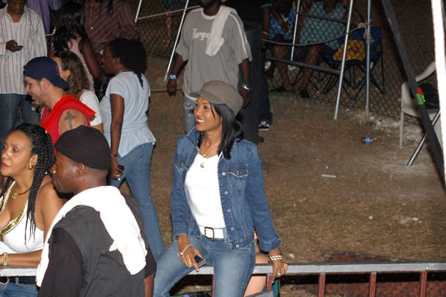 Audience - Red Stripe Reggae Sumfest 2007 - Zenith - Saturday, July 21, 2007 - Catherine Hall, Montego Bay, St James, Jamaica W.I. - Negril Travel Guide, Negril Jamaica WI - http://www.negriltravelguide.com - info@negriltravelguide.com...!