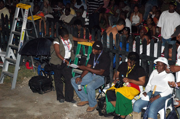 Audience - Red Stripe Reggae Sumfest 2007 - Zenith - Saturday, July 21, 2007 - Catherine Hall, Montego Bay, St James, Jamaica W.I. - Negril Travel Guide, Negril Jamaica WI - http://www.negriltravelguide.com - info@negriltravelguide.com...!