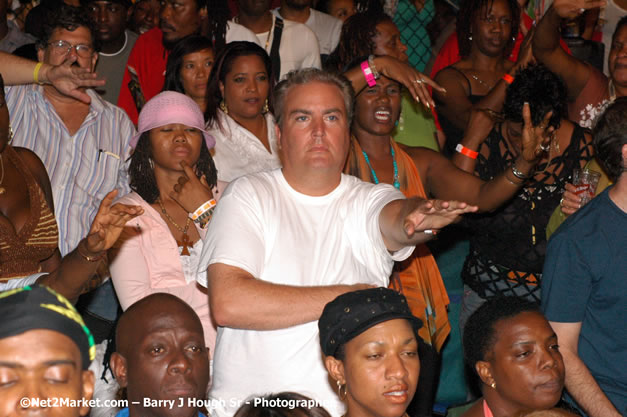 Audience - Red Stripe Reggae Sumfest 2007 - Zenith - Saturday, July 21, 2007 - Catherine Hall, Montego Bay, St James, Jamaica W.I. - Negril Travel Guide, Negril Jamaica WI - http://www.negriltravelguide.com - info@negriltravelguide.com...!
