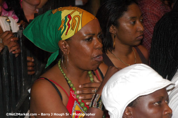 Audience - Red Stripe Reggae Sumfest 2007 - Zenith - Saturday, July 21, 2007 - Catherine Hall, Montego Bay, St James, Jamaica W.I. - Negril Travel Guide, Negril Jamaica WI - http://www.negriltravelguide.com - info@negriltravelguide.com...!