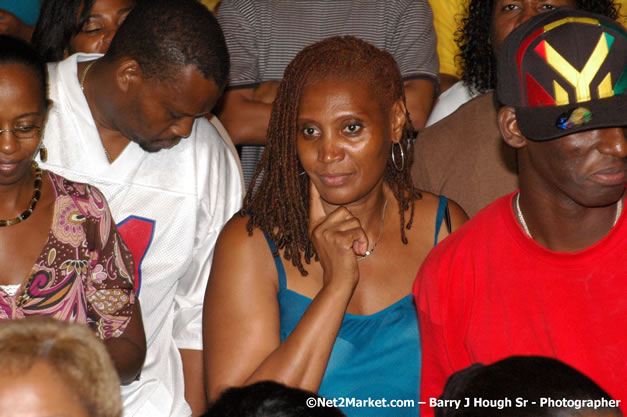 Audience - Red Stripe Reggae Sumfest 2007 - Zenith - Saturday, July 21, 2007 - Catherine Hall, Montego Bay, St James, Jamaica W.I. - Negril Travel Guide, Negril Jamaica WI - http://www.negriltravelguide.com - info@negriltravelguide.com...!