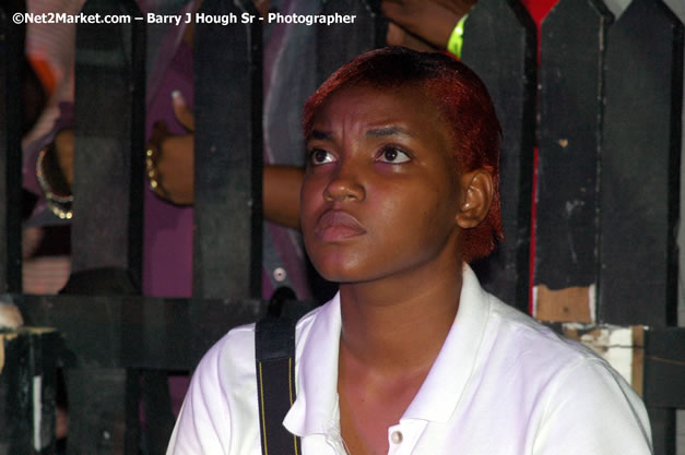 Audience - Red Stripe Reggae Sumfest 2007 - Zenith - Saturday, July 21, 2007 - Catherine Hall, Montego Bay, St James, Jamaica W.I. - Negril Travel Guide, Negril Jamaica WI - http://www.negriltravelguide.com - info@negriltravelguide.com...!
