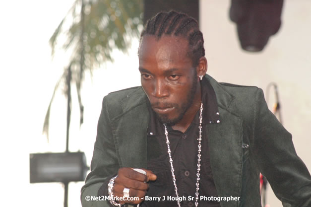Mavado - Explosion - Red Stripe Reggae Sumfest 2007 - Thursday, July 19, 2007 - Red Stripe Reggae Sumfest 2007 at Catherine Hall, Montego Bay, St James, Jamaica W.I. - Negril Travel Guide, Negril Jamaica WI - http://www.negriltravelguide.com - info@negriltravelguide.com...!