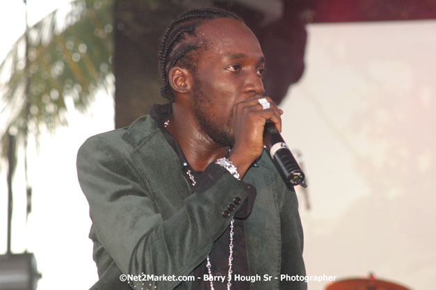 Mavado - Explosion - Red Stripe Reggae Sumfest 2007 - Thursday, July 19, 2007 - Red Stripe Reggae Sumfest 2007 at Catherine Hall, Montego Bay, St James, Jamaica W.I. - Negril Travel Guide, Negril Jamaica WI - http://www.negriltravelguide.com - info@negriltravelguide.com...!