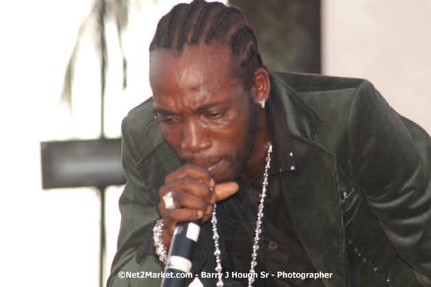 Mavado - Explosion - Red Stripe Reggae Sumfest 2007 - Thursday, July 19, 2007 - Red Stripe Reggae Sumfest 2007 at Catherine Hall, Montego Bay, St James, Jamaica W.I. - Negril Travel Guide, Negril Jamaica WI - http://www.negriltravelguide.com - info@negriltravelguide.com...!