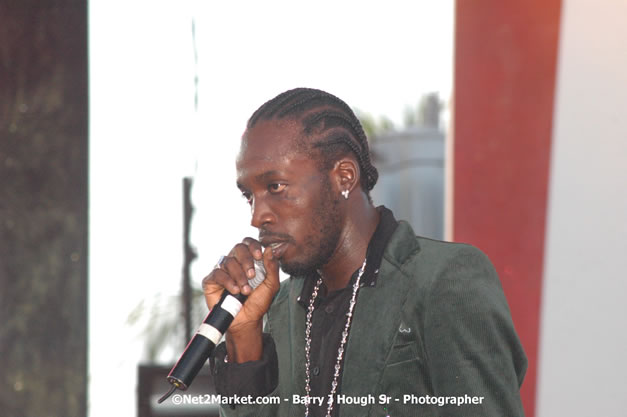 Mavado - Explosion - Red Stripe Reggae Sumfest 2007 - Thursday, July 19, 2007 - Red Stripe Reggae Sumfest 2007 at Catherine Hall, Montego Bay, St James, Jamaica W.I. - Negril Travel Guide, Negril Jamaica WI - http://www.negriltravelguide.com - info@negriltravelguide.com...!