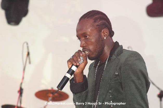 Mavado - Explosion - Red Stripe Reggae Sumfest 2007 - Thursday, July 19, 2007 - Red Stripe Reggae Sumfest 2007 at Catherine Hall, Montego Bay, St James, Jamaica W.I. - Negril Travel Guide, Negril Jamaica WI - http://www.negriltravelguide.com - info@negriltravelguide.com...!