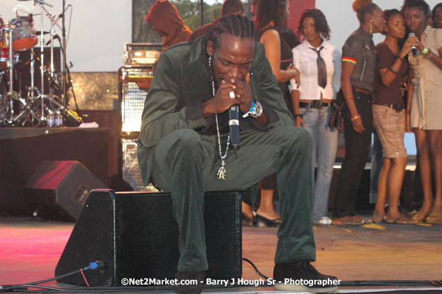 Mavado - Explosion - Red Stripe Reggae Sumfest 2007 - Thursday, July 19, 2007 - Red Stripe Reggae Sumfest 2007 at Catherine Hall, Montego Bay, St James, Jamaica W.I. - Negril Travel Guide, Negril Jamaica WI - http://www.negriltravelguide.com - info@negriltravelguide.com...!