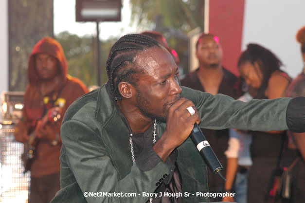 Mavado - Explosion - Red Stripe Reggae Sumfest 2007 - Thursday, July 19, 2007 - Red Stripe Reggae Sumfest 2007 at Catherine Hall, Montego Bay, St James, Jamaica W.I. - Negril Travel Guide, Negril Jamaica WI - http://www.negriltravelguide.com - info@negriltravelguide.com...!