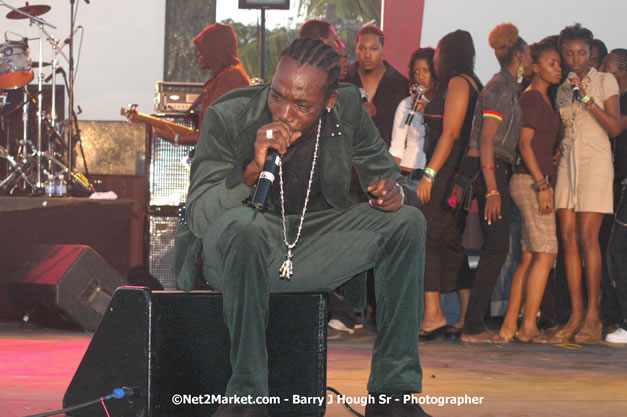 Mavado - Explosion - Red Stripe Reggae Sumfest 2007 - Thursday, July 19, 2007 - Red Stripe Reggae Sumfest 2007 at Catherine Hall, Montego Bay, St James, Jamaica W.I. - Negril Travel Guide, Negril Jamaica WI - http://www.negriltravelguide.com - info@negriltravelguide.com...!
