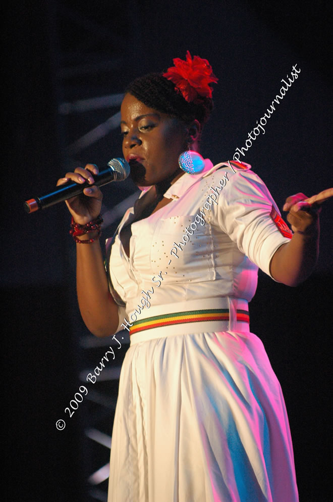 Etana @ Reggae Sumfest 2009 - International Night 2 - Reggae Sumfest 2009,Catherine Hall, Montego Bay, St. James, Jamaica W.I. - Saturaday, July 25, 2009 - Reggae Sumfest 2009, July 19 - 25, 2009 - Photographs by Net2Market.com - Barry J. Hough Sr. Photojournalist/Photograper - Photographs taken with a Nikon D70, D100, or D300 - Negril Travel Guide, Negril Jamaica WI - http://www.negriltravelguide.com - info@negriltravelguide.com...!