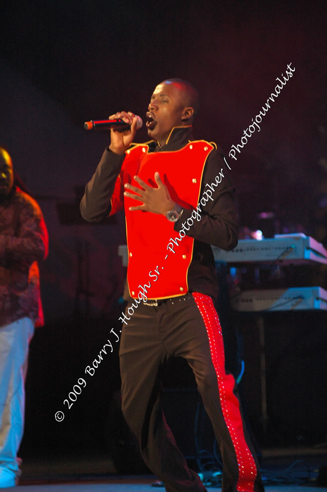 Romain Virgo  @ Reggae Sumfest 2009 - International Night 2 - Reggae Sumfest 2009,Catherine Hall, Montego Bay, St. James, Jamaica W.I. - Saturaday, July 25, 2009 - Reggae Sumfest 2009, July 19 - 25, 2009 - Photographs by Net2Market.com - Barry J. Hough Sr. Photojournalist/Photograper - Photographs taken with a Nikon D70, D100, or D300 - Negril Travel Guide, Negril Jamaica WI - http://www.negriltravelguide.com - info@negriltravelguide.com...!
