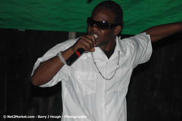 Munga & Wayne Marshall - Live in Concert @ The Jungle, Presented by The Jungle, Kraft-E, and Heineken - Friday, April 27, 2007 - The Jungle, Norman Manley Boulevard, Negril, Westmoreland, Jamaica W.I. - Negril Travel Guide, Negril Jamaica WI - http://www.negriltravelguide.com - info@negriltravelguide.com...!