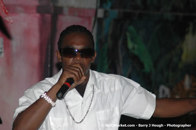 Munga & Wayne Marshall - Live in Concert @ The Jungle, Presented by The Jungle, Kraft-E, and Heineken - Friday, April 27, 2007 - The Jungle, Norman Manley Boulevard, Negril, Westmoreland, Jamaica W.I. - Negril Travel Guide, Negril Jamaica WI - http://www.negriltravelguide.com - info@negriltravelguide.com...!