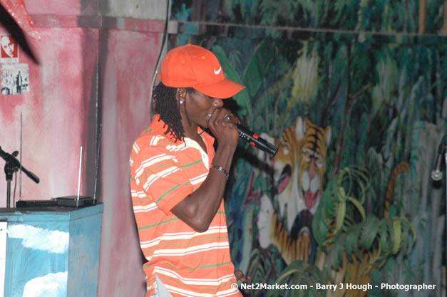 Munga & Wayne Marshall - Live in Concert @ The Jungle, Presented by The Jungle, Kraft-E, and Heineken - Friday, April 27, 2007 - The Jungle, Norman Manley Boulevard, Negril, Westmoreland, Jamaica W.I. - Negril Travel Guide, Negril Jamaica WI - http://www.negriltravelguide.com - info@negriltravelguide.com...!