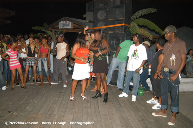 Munga & Wayne Marshall - Live in Concert @ The Jungle, Presented by The Jungle, Kraft-E, and Heineken - Friday, April 27, 2007 - The Jungle, Norman Manley Boulevard, Negril, Westmoreland, Jamaica W.I. - Negril Travel Guide, Negril Jamaica WI - http://www.negriltravelguide.com - info@negriltravelguide.com...!