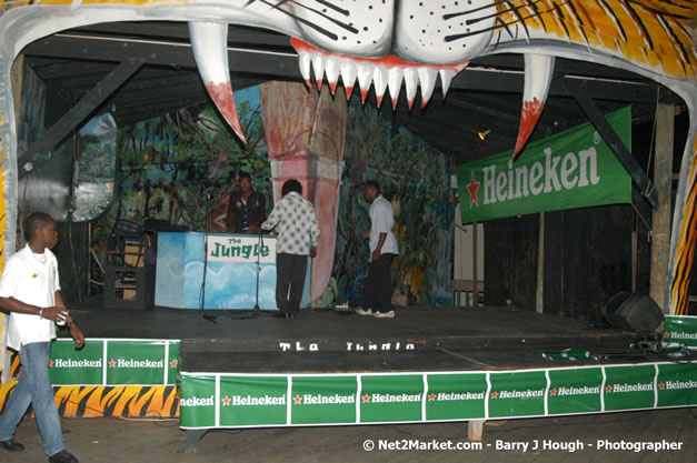 Munga & Wayne Marshall - Live in Concert @ The Jungle, Presented by The Jungle, Kraft-E, and Heineken - Friday, April 27, 2007 - The Jungle, Norman Manley Boulevard, Negril, Westmoreland, Jamaica W.I. - Negril Travel Guide, Negril Jamaica WI - http://www.negriltravelguide.com - info@negriltravelguide.com...!