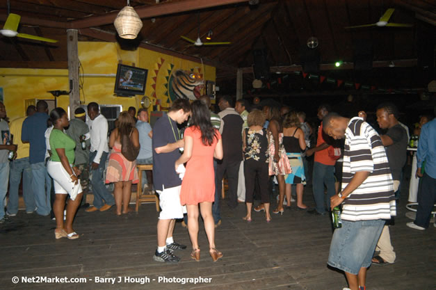 Munga & Wayne Marshall - Live in Concert @ The Jungle, Presented by The Jungle, Kraft-E, and Heineken - Friday, April 27, 2007 - The Jungle, Norman Manley Boulevard, Negril, Westmoreland, Jamaica W.I. - Negril Travel Guide, Negril Jamaica WI - http://www.negriltravelguide.com - info@negriltravelguide.com...!