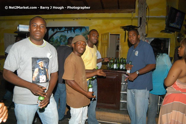 Munga & Wayne Marshall - Live in Concert @ The Jungle, Presented by The Jungle, Kraft-E, and Heineken - Friday, April 27, 2007 - The Jungle, Norman Manley Boulevard, Negril, Westmoreland, Jamaica W.I. - Negril Travel Guide, Negril Jamaica WI - http://www.negriltravelguide.com - info@negriltravelguide.com...!