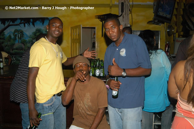 Munga & Wayne Marshall - Live in Concert @ The Jungle, Presented by The Jungle, Kraft-E, and Heineken - Friday, April 27, 2007 - The Jungle, Norman Manley Boulevard, Negril, Westmoreland, Jamaica W.I. - Negril Travel Guide, Negril Jamaica WI - http://www.negriltravelguide.com - info@negriltravelguide.com...!