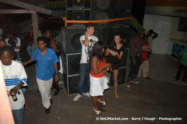 Munga & Wayne Marshall - Live in Concert @ The Jungle, Presented by The Jungle, Kraft-E, and Heineken - Friday, April 27, 2007 - The Jungle, Norman Manley Boulevard, Negril, Westmoreland, Jamaica W.I. - Negril Travel Guide, Negril Jamaica WI - http://www.negriltravelguide.com - info@negriltravelguide.com...!