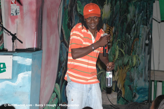 Munga & Wayne Marshall - Live in Concert @ The Jungle, Presented by The Jungle, Kraft-E, and Heineken - Friday, April 27, 2007 - The Jungle, Norman Manley Boulevard, Negril, Westmoreland, Jamaica W.I. - Negril Travel Guide, Negril Jamaica WI - http://www.negriltravelguide.com - info@negriltravelguide.com...!