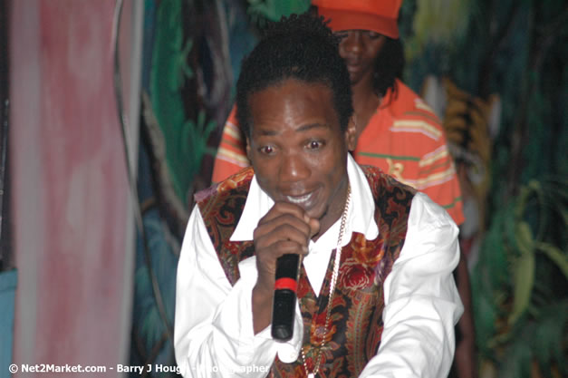 Munga & Wayne Marshall - Live in Concert @ The Jungle, Presented by The Jungle, Kraft-E, and Heineken - Friday, April 27, 2007 - The Jungle, Norman Manley Boulevard, Negril, Westmoreland, Jamaica W.I. - Negril Travel Guide, Negril Jamaica WI - http://www.negriltravelguide.com - info@negriltravelguide.com...!