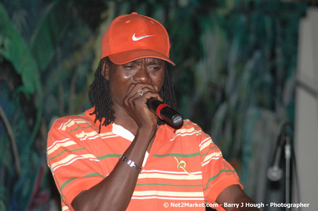 Munga & Wayne Marshall - Live in Concert @ The Jungle, Presented by The Jungle, Kraft-E, and Heineken - Friday, April 27, 2007 - The Jungle, Norman Manley Boulevard, Negril, Westmoreland, Jamaica W.I. - Negril Travel Guide, Negril Jamaica WI - http://www.negriltravelguide.com - info@negriltravelguide.com...!