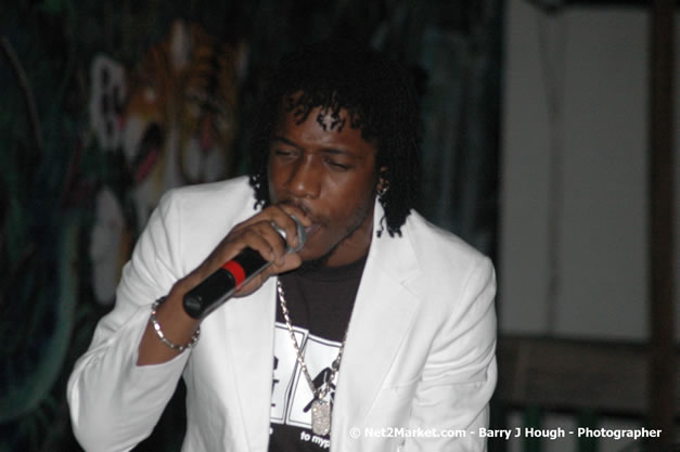 Munga & Wayne Marshall - Live in Concert @ The Jungle, Presented by The Jungle, Kraft-E, and Heineken - Friday, April 27, 2007 - The Jungle, Norman Manley Boulevard, Negril, Westmoreland, Jamaica W.I. - Negril Travel Guide, Negril Jamaica WI - http://www.negriltravelguide.com - info@negriltravelguide.com...!