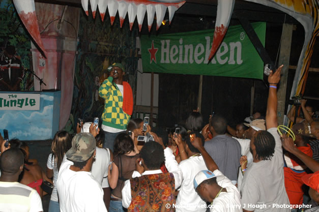Munga & Wayne Marshall - Live in Concert @ The Jungle, Presented by The Jungle, Kraft-E, and Heineken - Friday, April 27, 2007 - The Jungle, Norman Manley Boulevard, Negril, Westmoreland, Jamaica W.I. - Negril Travel Guide, Negril Jamaica WI - http://www.negriltravelguide.com - info@negriltravelguide.com...!