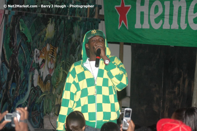Munga & Wayne Marshall - Live in Concert @ The Jungle, Presented by The Jungle, Kraft-E, and Heineken - Friday, April 27, 2007 - The Jungle, Norman Manley Boulevard, Negril, Westmoreland, Jamaica W.I. - Negril Travel Guide, Negril Jamaica WI - http://www.negriltravelguide.com - info@negriltravelguide.com...!