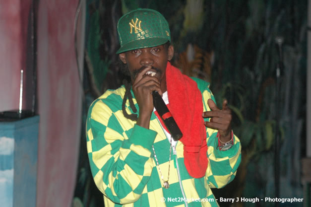 Munga & Wayne Marshall - Live in Concert @ The Jungle, Presented by The Jungle, Kraft-E, and Heineken - Friday, April 27, 2007 - The Jungle, Norman Manley Boulevard, Negril, Westmoreland, Jamaica W.I. - Negril Travel Guide, Negril Jamaica WI - http://www.negriltravelguide.com - info@negriltravelguide.com...!