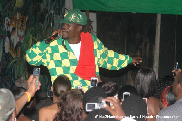 Munga & Wayne Marshall - Live in Concert @ The Jungle, Presented by The Jungle, Kraft-E, and Heineken - Friday, April 27, 2007 - The Jungle, Norman Manley Boulevard, Negril, Westmoreland, Jamaica W.I. - Negril Travel Guide, Negril Jamaica WI - http://www.negriltravelguide.com - info@negriltravelguide.com...!