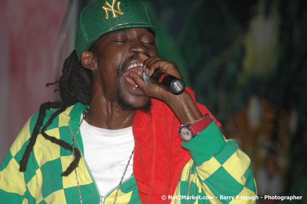 Munga & Wayne Marshall - Live in Concert @ The Jungle, Presented by The Jungle, Kraft-E, and Heineken - Friday, April 27, 2007 - The Jungle, Norman Manley Boulevard, Negril, Westmoreland, Jamaica W.I. - Negril Travel Guide, Negril Jamaica WI - http://www.negriltravelguide.com - info@negriltravelguide.com...!