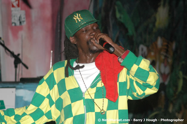 Munga & Wayne Marshall - Live in Concert @ The Jungle, Presented by The Jungle, Kraft-E, and Heineken - Friday, April 27, 2007 - The Jungle, Norman Manley Boulevard, Negril, Westmoreland, Jamaica W.I. - Negril Travel Guide, Negril Jamaica WI - http://www.negriltravelguide.com - info@negriltravelguide.com...!