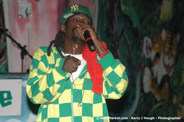 Munga & Wayne Marshall - Live in Concert @ The Jungle, Presented by The Jungle, Kraft-E, and Heineken - Friday, April 27, 2007 - The Jungle, Norman Manley Boulevard, Negril, Westmoreland, Jamaica W.I. - Negril Travel Guide, Negril Jamaica WI - http://www.negriltravelguide.com - info@negriltravelguide.com...!