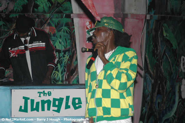 Munga & Wayne Marshall - Live in Concert @ The Jungle, Presented by The Jungle, Kraft-E, and Heineken - Friday, April 27, 2007 - The Jungle, Norman Manley Boulevard, Negril, Westmoreland, Jamaica W.I. - Negril Travel Guide, Negril Jamaica WI - http://www.negriltravelguide.com - info@negriltravelguide.com...!