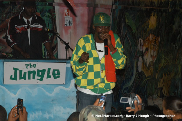 Munga & Wayne Marshall - Live in Concert @ The Jungle, Presented by The Jungle, Kraft-E, and Heineken - Friday, April 27, 2007 - The Jungle, Norman Manley Boulevard, Negril, Westmoreland, Jamaica W.I. - Negril Travel Guide, Negril Jamaica WI - http://www.negriltravelguide.com - info@negriltravelguide.com...!