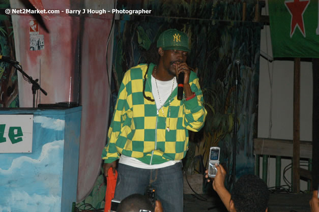 Munga & Wayne Marshall - Live in Concert @ The Jungle, Presented by The Jungle, Kraft-E, and Heineken - Friday, April 27, 2007 - The Jungle, Norman Manley Boulevard, Negril, Westmoreland, Jamaica W.I. - Negril Travel Guide, Negril Jamaica WI - http://www.negriltravelguide.com - info@negriltravelguide.com...!