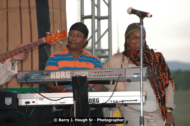 Capleton - Western Consciousness in Paradise "The Celebration Of Good Over Evil" @ Paradise Park, Paradise, Savanna-La-Mar - Saturday, April 25, 2009 - Photographs by Net2Market.com - Barry J. Hough Sr. Photojournalist/Photograper - Photographs taken with a Nikon D300 - Negril Travel Guide, Negril Jamaica WI - http://www.negriltravelguide.com - info@negriltravelguide.com...!