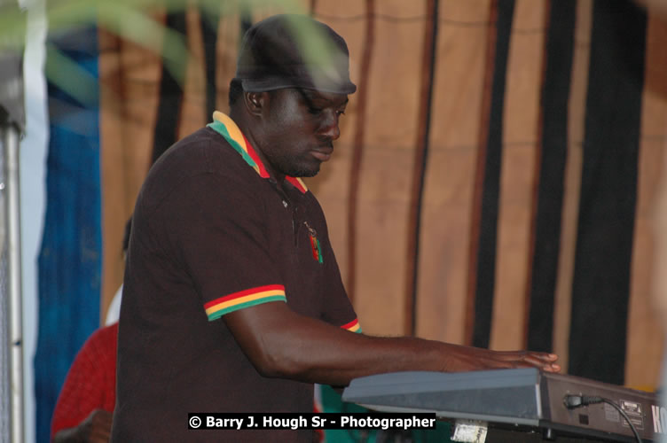 Capleton - Western Consciousness in Paradise "The Celebration Of Good Over Evil" @ Paradise Park, Paradise, Savanna-La-Mar - Saturday, April 25, 2009 - Photographs by Net2Market.com - Barry J. Hough Sr. Photojournalist/Photograper - Photographs taken with a Nikon D300 - Negril Travel Guide, Negril Jamaica WI - http://www.negriltravelguide.com - info@negriltravelguide.com...!