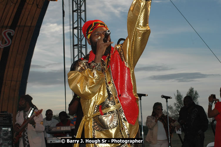 Capleton - Western Consciousness in Paradise "The Celebration Of Good Over Evil" @ Paradise Park, Paradise, Savanna-La-Mar - Saturday, April 25, 2009 - Photographs by Net2Market.com - Barry J. Hough Sr. Photojournalist/Photograper - Photographs taken with a Nikon D300 - Negril Travel Guide, Negril Jamaica WI - http://www.negriltravelguide.com - info@negriltravelguide.com...!