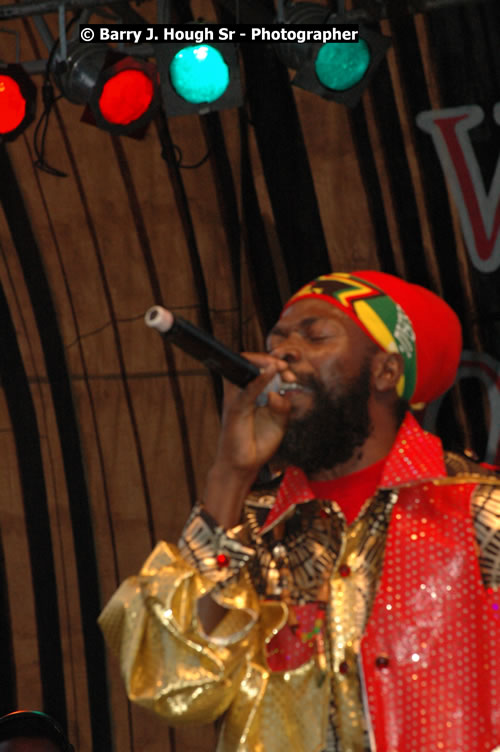 Capleton - Western Consciousness in Paradise "The Celebration Of Good Over Evil" @ Paradise Park, Paradise, Savanna-La-Mar - Saturday, April 25, 2009 - Photographs by Net2Market.com - Barry J. Hough Sr. Photojournalist/Photograper - Photographs taken with a Nikon D300 - Negril Travel Guide, Negril Jamaica WI - http://www.negriltravelguide.com - info@negriltravelguide.com...!