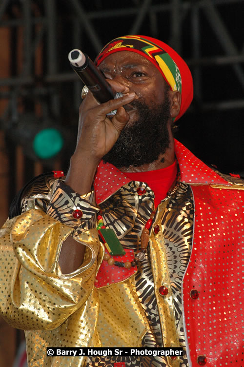 Capleton - Western Consciousness in Paradise "The Celebration Of Good Over Evil" @ Paradise Park, Paradise, Savanna-La-Mar - Saturday, April 25, 2009 - Photographs by Net2Market.com - Barry J. Hough Sr. Photojournalist/Photograper - Photographs taken with a Nikon D300 - Negril Travel Guide, Negril Jamaica WI - http://www.negriltravelguide.com - info@negriltravelguide.com...!