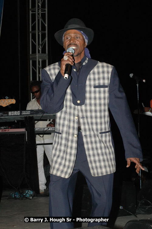 Errol Dunkley - Western Consciousness in Paradise "The Celebration Of Good Over Evil" @ Paradise Park, Paradise, Savanna-La-Mar - Saturday, April 25, 2009 - Photographs by Net2Market.com - Barry J. Hough Sr. Photojournalist/Photograper - Photographs taken with a Nikon D300 - Negril Travel Guide, Negril Jamaica WI - http://www.negriltravelguide.com - info@negriltravelguide.com...!