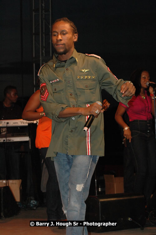 Jah Cure - Western Consciousness in Paradise "The Celebration Of Good Over Evil" @ Paradise Park, Paradise, Savanna-La-Mar - Saturday, April 25, 2009 - Photographs by Net2Market.com - Barry J. Hough Sr. Photojournalist/Photograper - Photographs taken with a Nikon D300 - Negril Travel Guide, Negril Jamaica WI - http://www.negriltravelguide.com - info@negriltravelguide.com...!