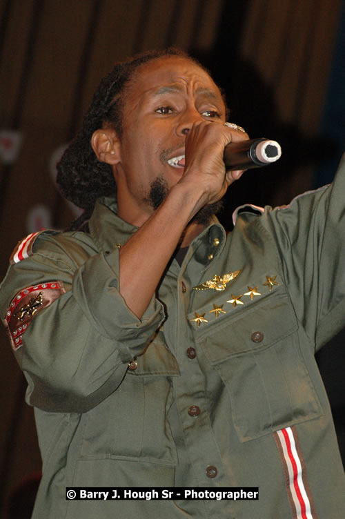 Jah Cure - Western Consciousness in Paradise "The Celebration Of Good Over Evil" @ Paradise Park, Paradise, Savanna-La-Mar - Saturday, April 25, 2009 - Photographs by Net2Market.com - Barry J. Hough Sr. Photojournalist/Photograper - Photographs taken with a Nikon D300 - Negril Travel Guide, Negril Jamaica WI - http://www.negriltravelguide.com - info@negriltravelguide.com...!
