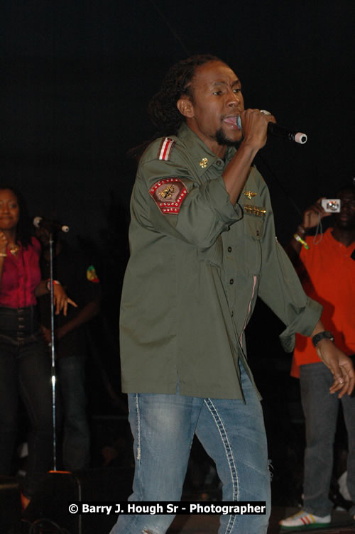 Jah Cure - Western Consciousness in Paradise "The Celebration Of Good Over Evil" @ Paradise Park, Paradise, Savanna-La-Mar - Saturday, April 25, 2009 - Photographs by Net2Market.com - Barry J. Hough Sr. Photojournalist/Photograper - Photographs taken with a Nikon D300 - Negril Travel Guide, Negril Jamaica WI - http://www.negriltravelguide.com - info@negriltravelguide.com...!